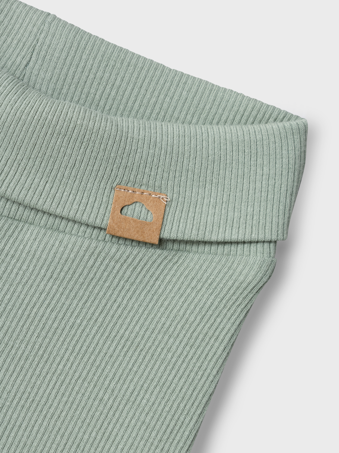 model_shot-front_full